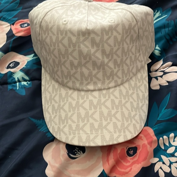 NWT Michael Kors Baseball Hat - Picture 1 of 4